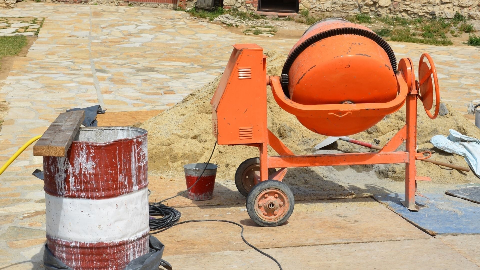 Koje dodatke i alate treba imati uz mešalicu za beton?